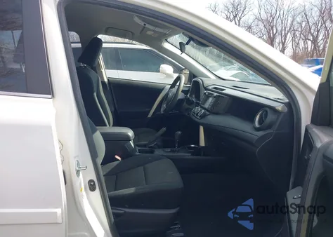 2017 Toyota Rav4 Le z USA, uszkodzony, nr VIN JTMZFREV3HJ123800